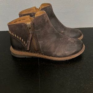 Born zip booties